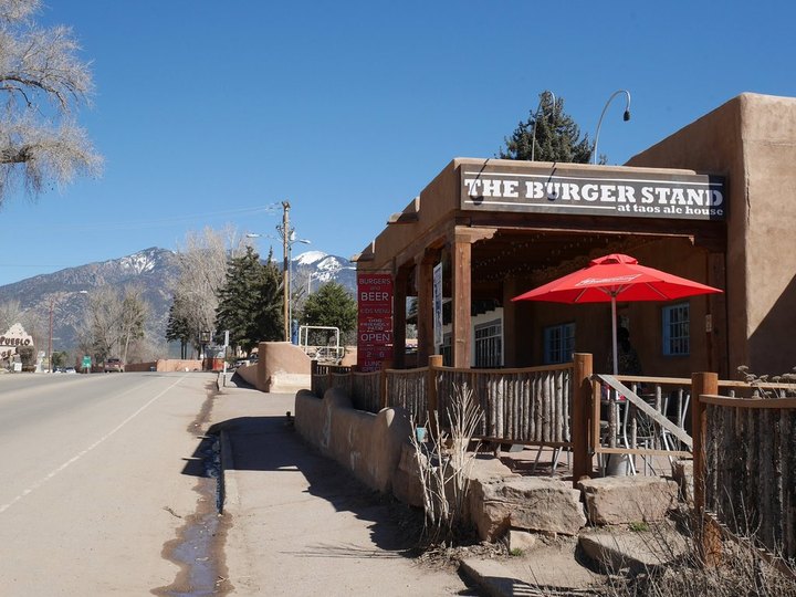 There's An Unexpected Burger Stand Hiding Inside This New Mexico Pub