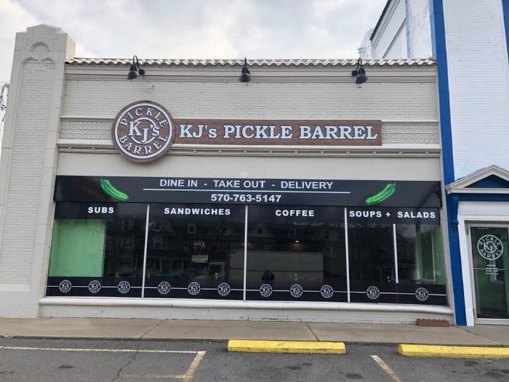 You'll Relish A Trip To KJ's Pickle Barrel, A Pickle-Themed Restaurant In Pennsylvania