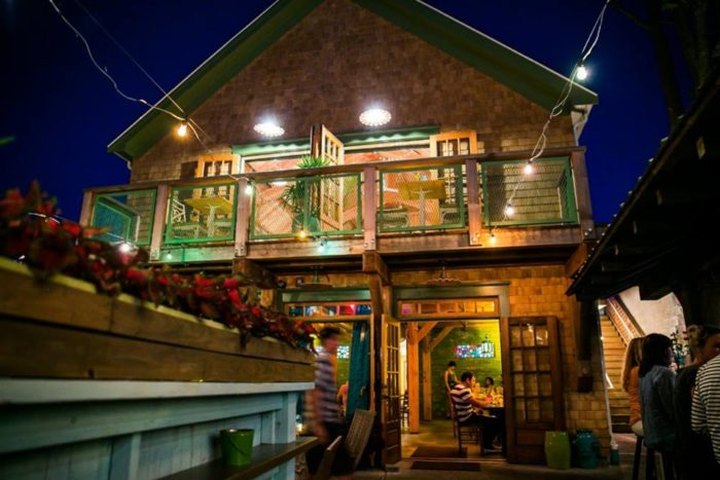 This Rhode Island Restaurant Has A Tropical Tiki Bar That's Perfect For Summer