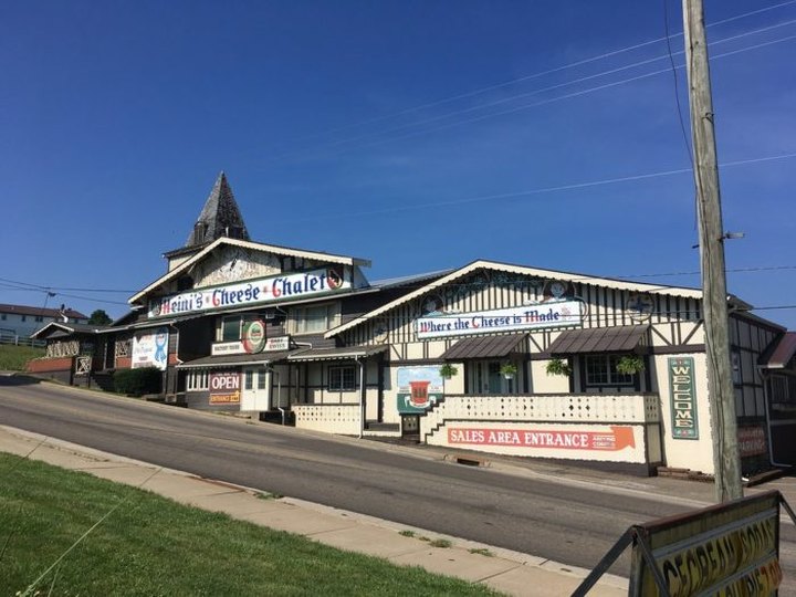 A Roadside Shop In Ohio, Heini's Cheese Chalet Is Too Good To Pass Up