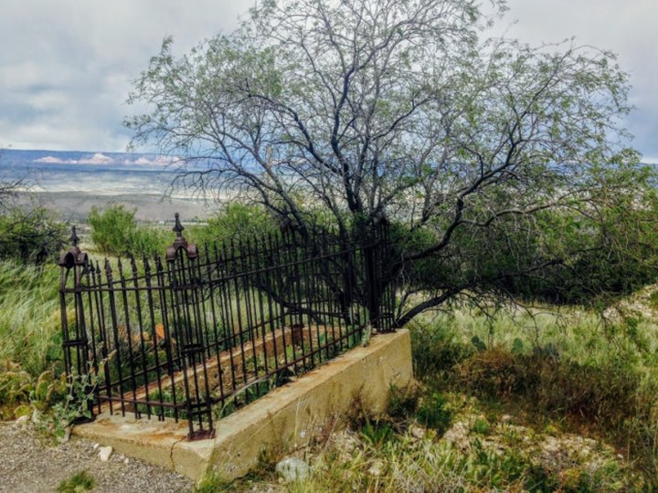 The Old Miners Cemetery Is One Of Arizona's Spookiest Cemeteries