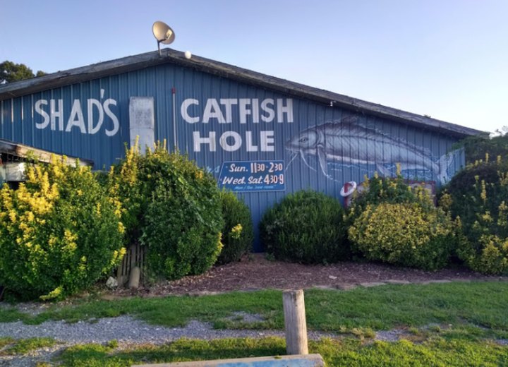 Chow Down At An All-You-Can-Eat Seafood Restaurant, Shad's Catfish Hole In Oklahoma