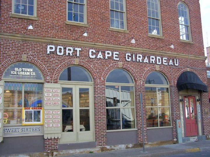 Sip Wine And Mingle With Ghosts At Port Cape Girardeau Restaurant & Lounge, A Haunted Bar In Missouri