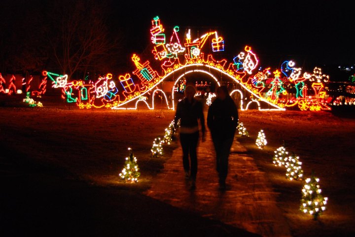 Take A Dreamy Ride Through The Largest Drive-Thru Light Show In Oklahoma, Christmas In The Park
