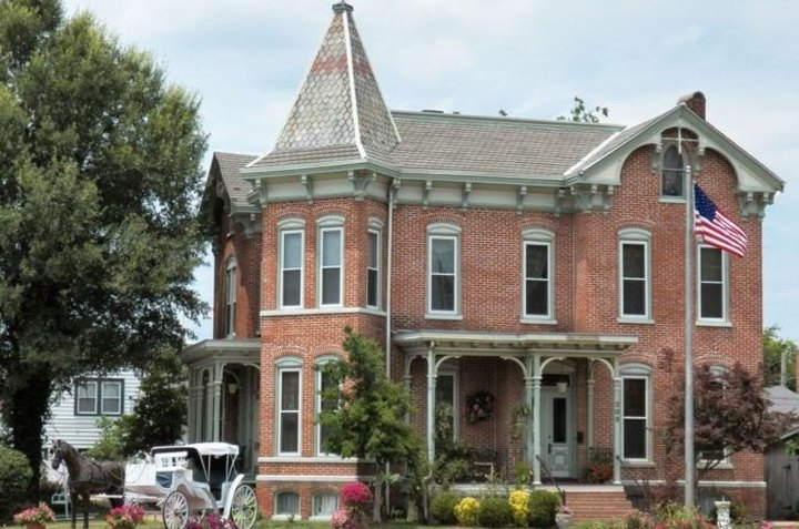 Only The Bravest Will Ghost Hunt At Riverview Mansion, A Historic Bed & Breakfast In Illinois From 1889