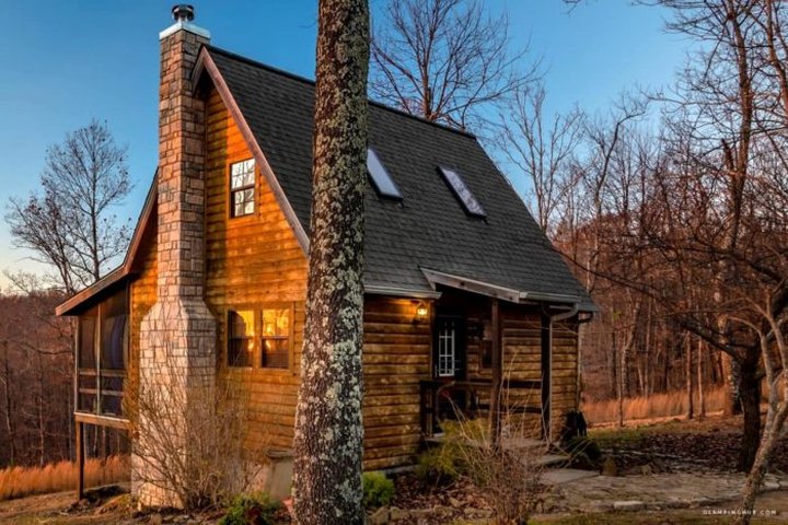 Enjoy A Lovely Fall Retreat With Scenic Views Of The Ozarks At This Arkansas Log Cabin