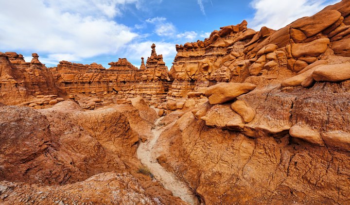 Walk Through 9,915 Acres Of Rock Formations At Utah's Goblin Valley State Park