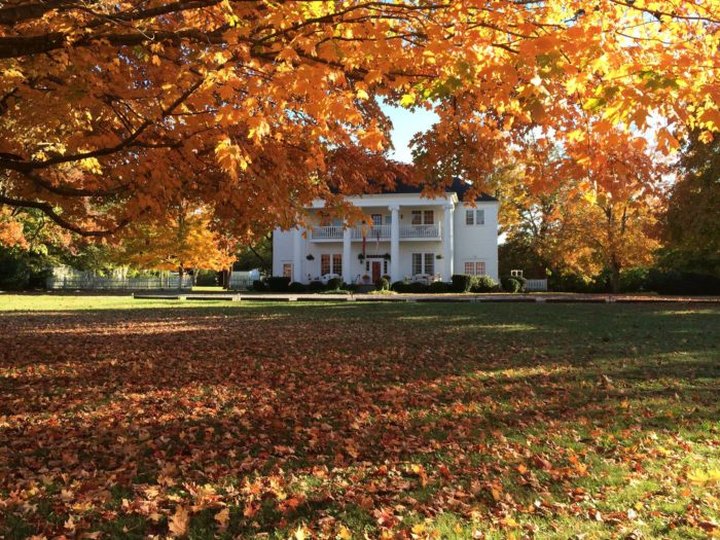 Cozy Up At One Of These 7 Bed And Breakfasts Throughout Tennessee This Fall