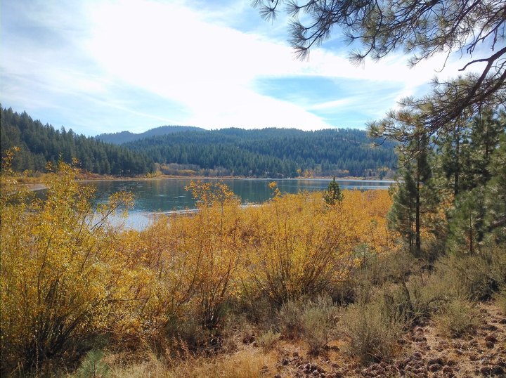 The Hike Around Spooner Lake Will Take You To The Most Spectacular Fall Foliage In Nevada