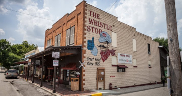 Dig In To Comfort Food At Its Finest At The Coziest Place For A Kentucky Meal At The Whistle Stop