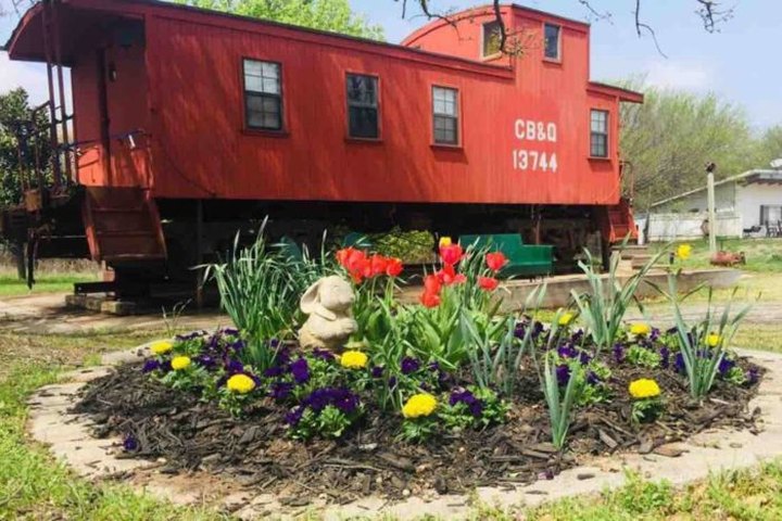 Spend The Night In An Authentic 1925 Railroad Caboose In The Middle Of A Little Farm In Oklahoma