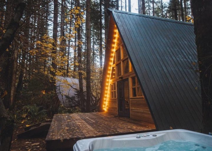 This Friday The 13th-Themed Cabin In Washington Is The Perfect