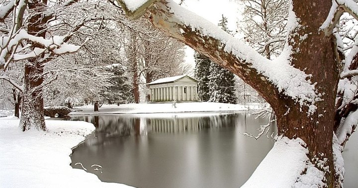 8 Enchanting Spots Surrounded By Frozen Beauty To Experience In Cincinnati This Winter