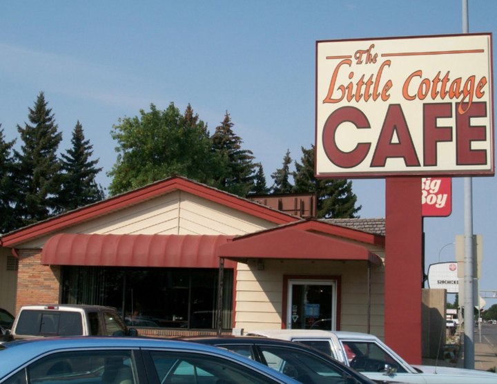 Devour The Best Homemade Caramel Rolls At The Little Cottage Cafe In North Dakota