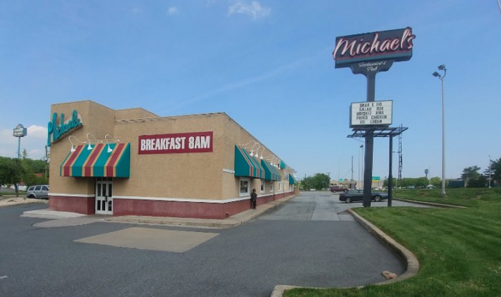 Michael's Is An All-You-Can-Eat Buffet In Delaware That's Full Of Southern Flavor