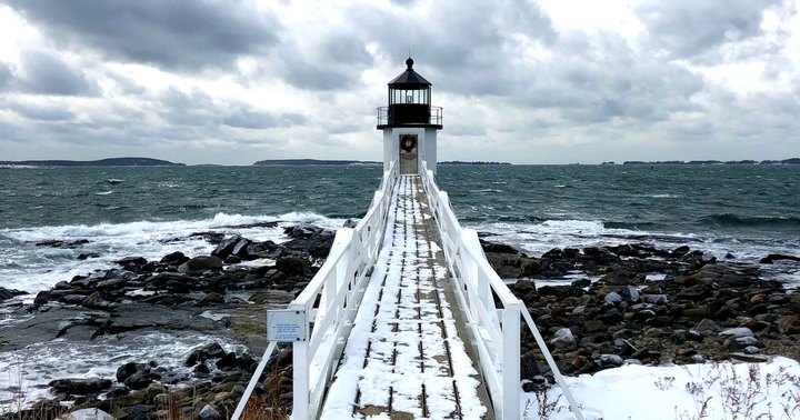 7 Enchanting Spots Surrounded By Frozen Beauty To Experience In Maine This Winter