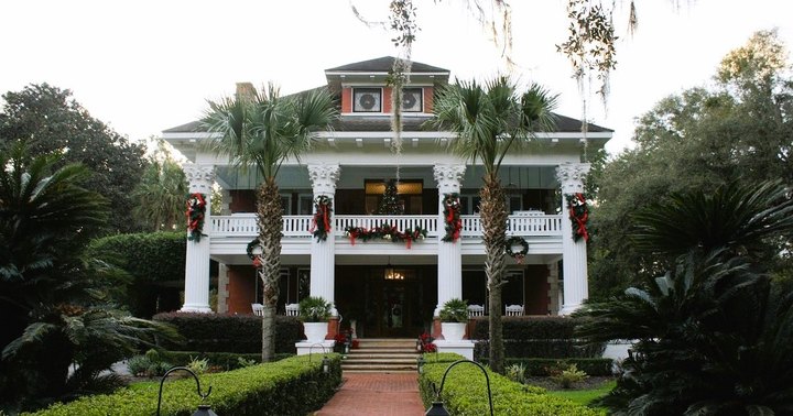 The Herlong Mansion Bed & Breakfast Just Might Be The Most Beautiful Christmas Hotel In Florida