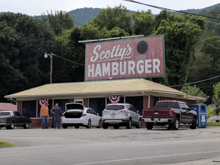 The Best Cheeseburger In Tennessee Just Might Be At A Roadside Diner Called Scotty's Hamburger