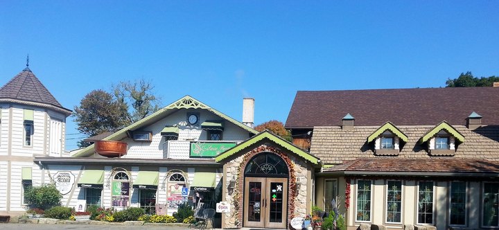Shop For Homemade Wines, Award-Winning Cheese And One-Of-A-Kind Gifts At Broad Run Corner In Ohio