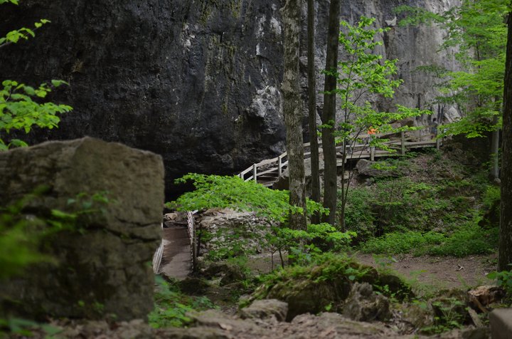 Trek Into The Heart Of Iowa's Maquoketa Caves State Park To Find An Otherworldly Trail