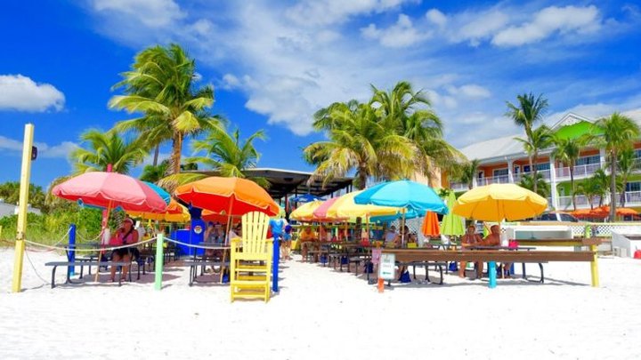 The Salty Crab Bar & Grill In Florida Is A Scrumptious Waterfront Eatery