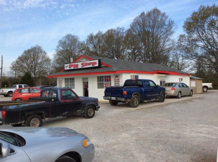 A Tiny, Unassuming Eatery, The Pit Stop Doles Out Some Of The Best BBQ And Biscuits In Mississippi