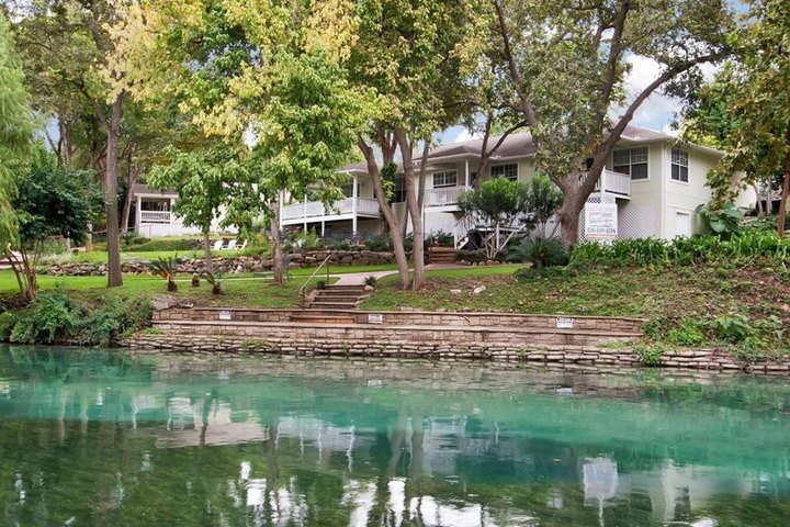 These Quaint Cottages On The Banks Of The Comal River In Texas Will Make Your Summer Splendid