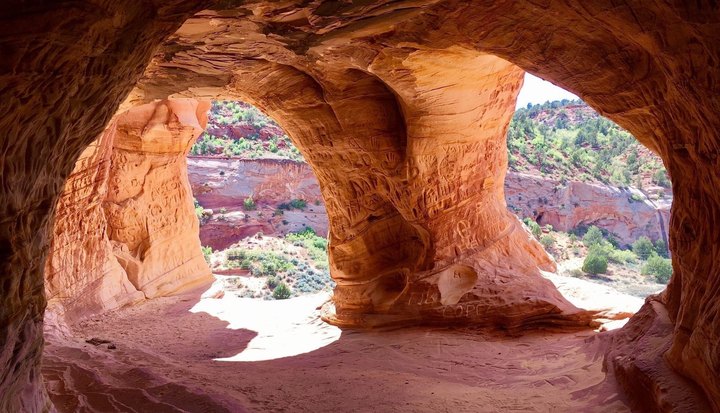 Take An Easy Stroll To The Unique Sand Caves In Southern Utah