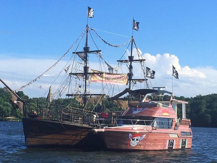 Missourians Can Sail On A Pirate Ship Through Lake Of The Ozarks This Summer
