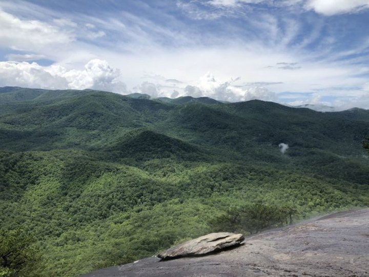 Looking Glass Rock Trail Will Show You A Completely New Side Of North Carolina