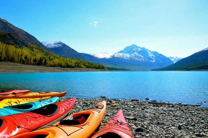 Kayaking This Glacial Lake In Alaska Is What Dreams Are Made Of