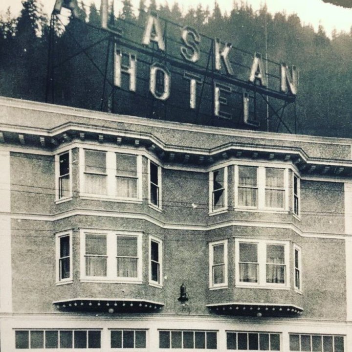 Stay Overnight In A 107-Year-Old Hotel That's Said To Be Haunted At The Alaskan Hotel In Alaska