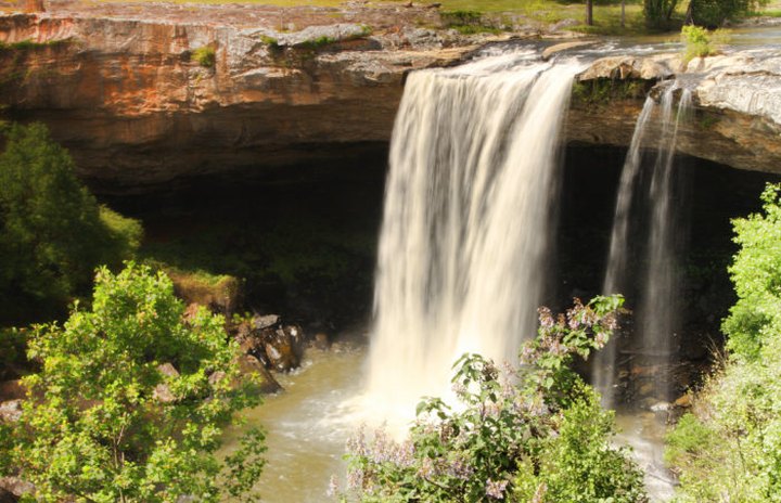 Experience Some Of Alabama's Most Incredible Waterfalls And Caves On This Weekend Getaway