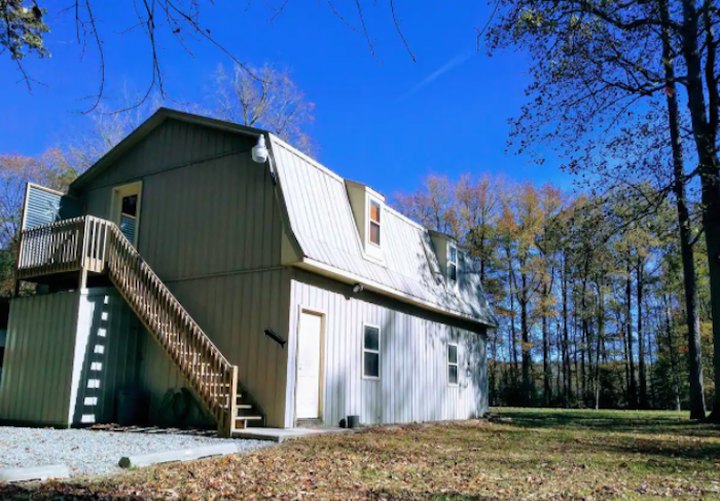 Stay In This Cozy Little Barnyard Cottage In Delaware For Just $60 Per Night