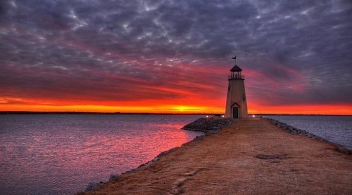 These 10 Photographs Of The Iconic Lighthouse At Lake Hefner Will Take Your Breath Away