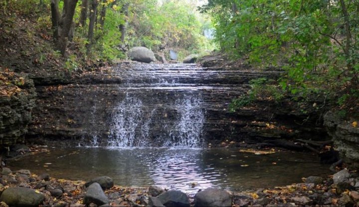 This Easy, One-Mile Trail Leads To Blackhawk Waterfall, One Of Illinois' Most Underrated Waterfalls