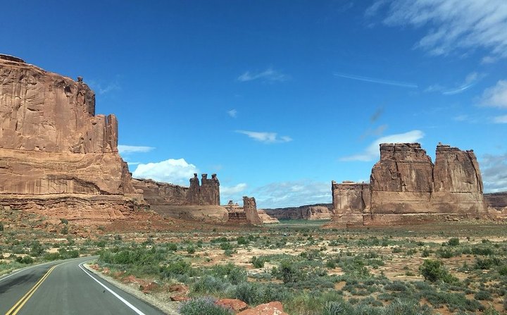 The Park Avenue Trail Is One Of The Most Stunning In Utah's Arches National Park