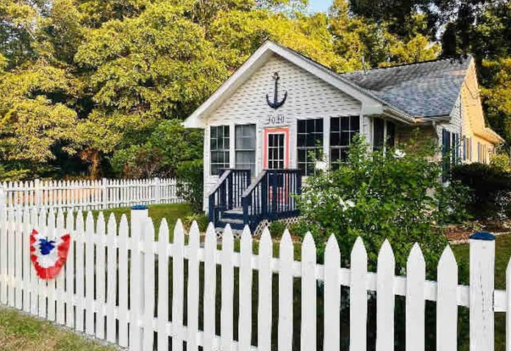 It's Impossible Not To Smile When Staying At This Charming Beach Bungalow In Maryland