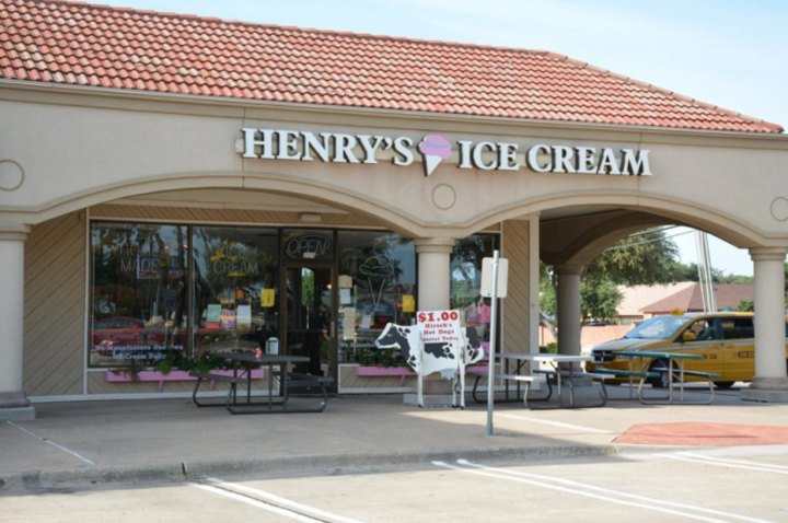 Indulge In Homemade Ice Cream At These 11 Old-Fashioned Shops In Texas