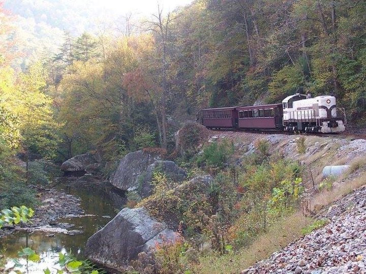 Embrace The Beauty Of Fall With A Ride On A Scenic Railway In Kentucky