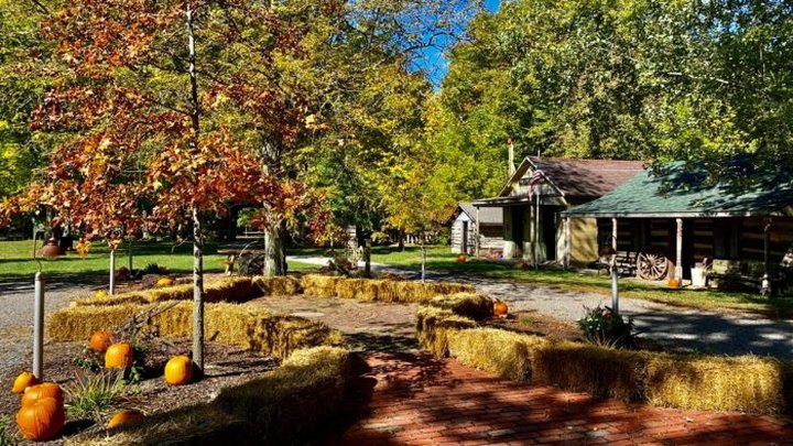 The Ohio Ghost Town That's Perfect For An Autumn Day Trip