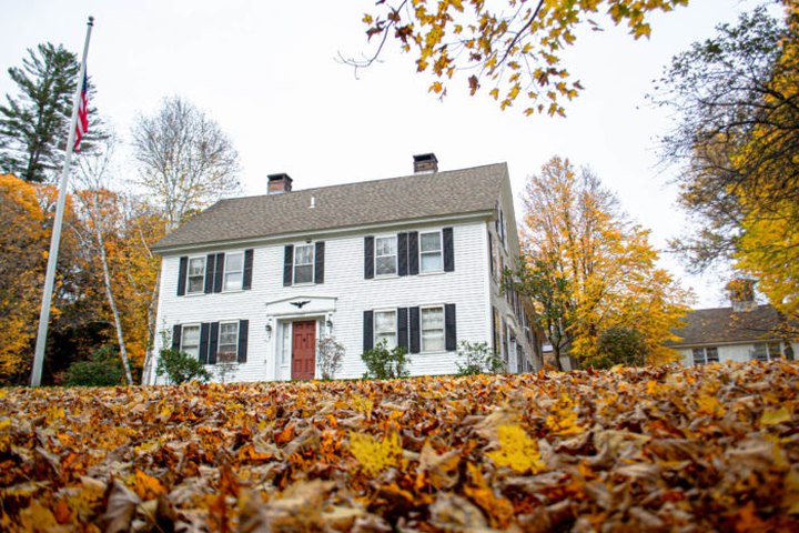 Stay Overnight In The 227 Year-Old Quechee Inn at Marshland Farm, An Allegedly Haunted Spot In Vermont