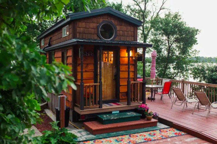 You'll Love Your Stay In This Tiny Minnesota House Right On The Lake