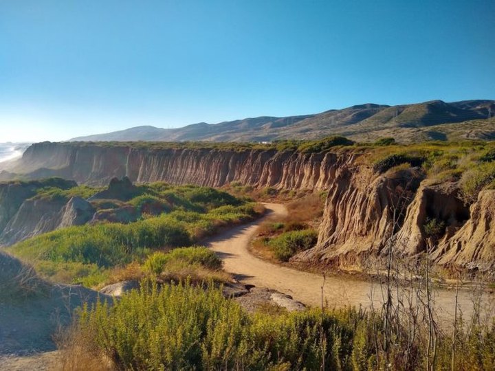 The Bluffs Beach Trail In Southern California Has The Most Jaw-Dropping Scenery