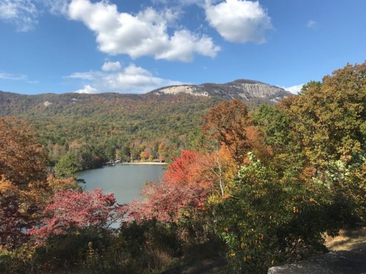 The Awesome Hike At Table Rock That Will Take You To The Most Spectacular Fall Foliage In South Carolina
