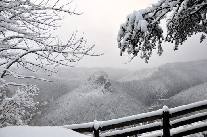 This Park In The Kentucky Mountains Transforms Into A Winter Wonderland That's Perfect For Snowy Hikes