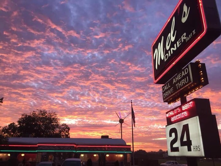 Visit Mel’s Diner, The Small Town Diner In Louisiana That's Been Around Since 1992