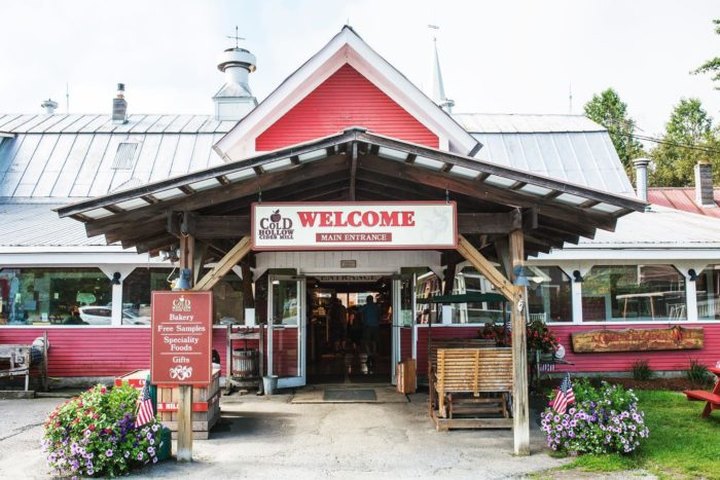 Cold Hollow Cider Mill In Vermont Makes The Most Delicious Cider Donuts Imaginable