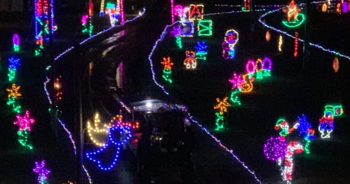 The Largest Holiday Light Show In The Tri-State Area Is At Ohio's Christmas Cruise Thru