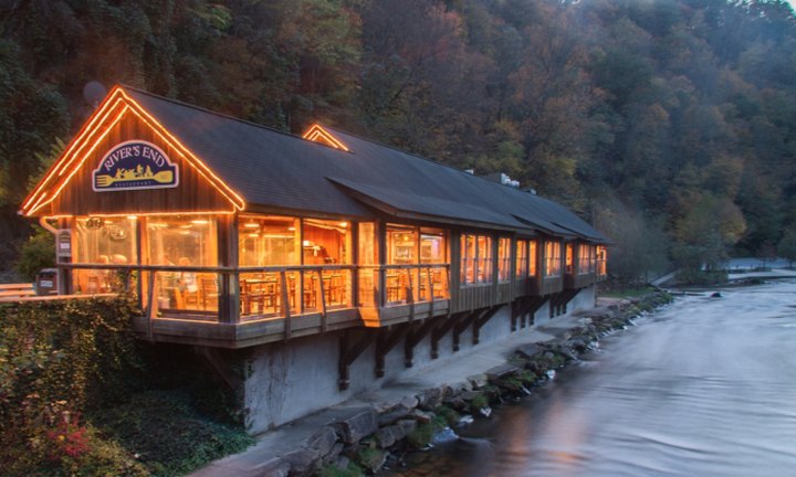 The River Views From River’s End Restaurant In North Carolina Are As Praiseworthy As The Food